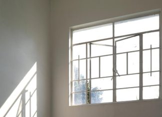 סגירת מרפסת בזכוכית – פתרון מושלם לכל בית